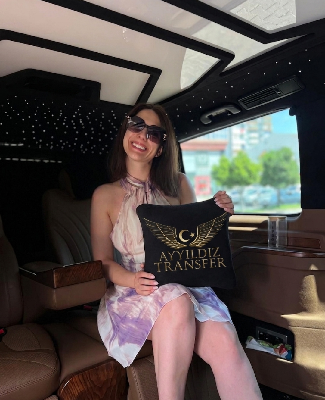 Çeşme VIP transfer araç içi TV ve Wi-Fi konforu